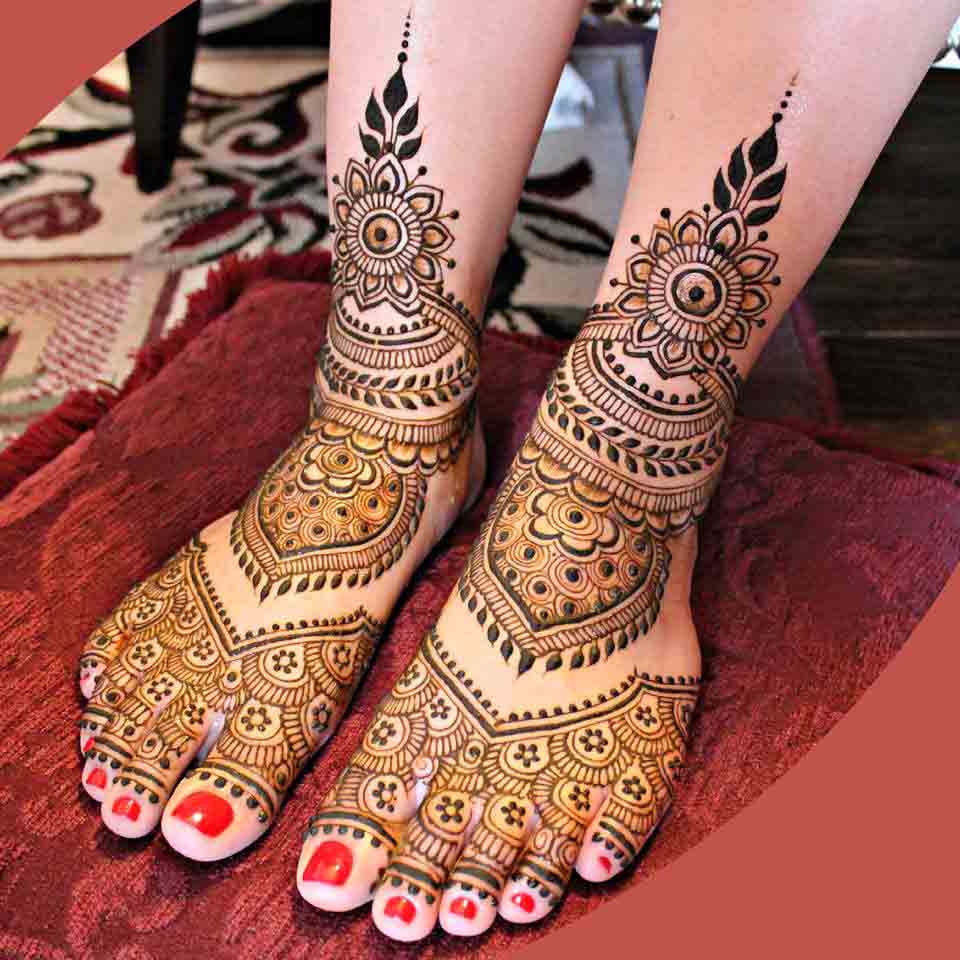 what design you seeing in the image that was design by the best mehndi designer in Gwalior city, Vijay Mehndi Art & Permanent Tattoo Art.