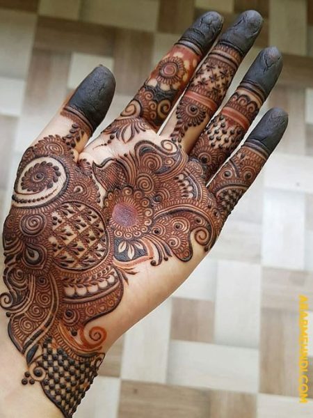 In this image you can see a marwari mehndi design by one of the best marwari mehndi designer in jhansi, Vijay Mehndi Art & Permanent Tattoo Art