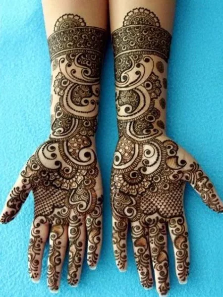 In this image you can see a marwari mehndi design by one of the best marwari mehndi designer in jhansi, Vijay Mehndi Art & Permanent Tattoo Art