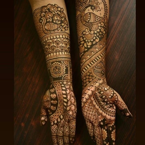 In this image you can see a madhubani mehndi design by one of the best madhubani mehndi designer in jhansi, Vijay Mehndi Art & Permanent Tattoo Art