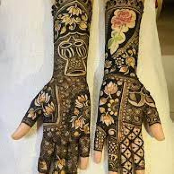In this image you can see a madhubani mehndi design by one of the best madhubani mehndi designer in jhansi, Vijay Mehndi Art & Permanent Tattoo Art