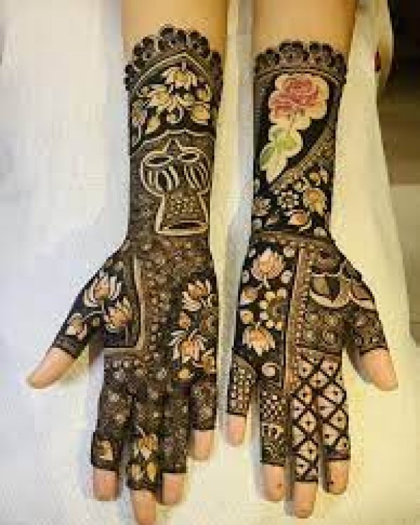 In this image you can see a madhubani mehndi design by one of the best madhubani mehndi designer in jhansi, Vijay Mehndi Art & Permanent Tattoo Art