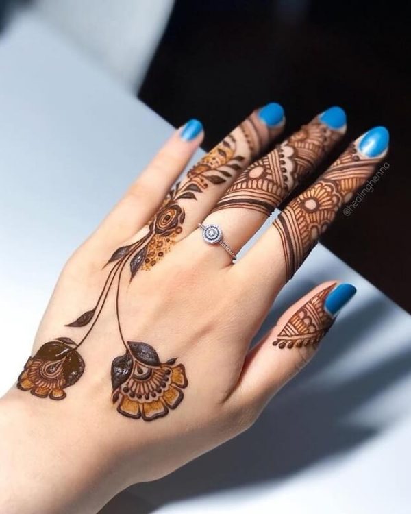 In thus image you can see a Pakistani mehndi design by one of the best pakistani mehndi designer in jhansi, Vijay Mehndi Art & Permanent Tattoo Art.