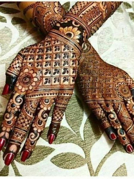 In this image you can see a marwari mehndi design by one of the best marwari mehndi designer in jhansi, Vijay Mehndi Art & Permanent Tattoo Art